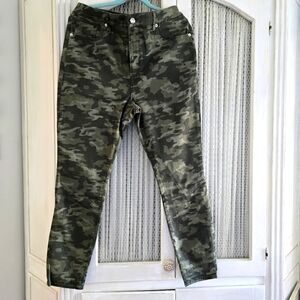 Good American- Good Waist NWOT Camouflage Print Jeans Size 16